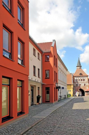 Ferienhaus - Am Kütertor - alle Apartments mit Terrasse oder Balkon, Stralsund